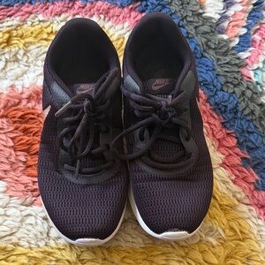 Nike Women's Black Sneakers Size 7
